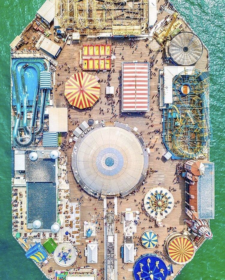 AccidentalWes's tweet photo. Brighton Pier, England #AccidentalWesAnderson https://t.co/vWv09hiMsx
