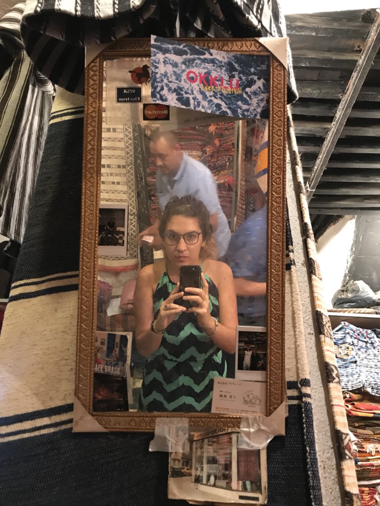 Mariaayub's tweet image. Live and let die.