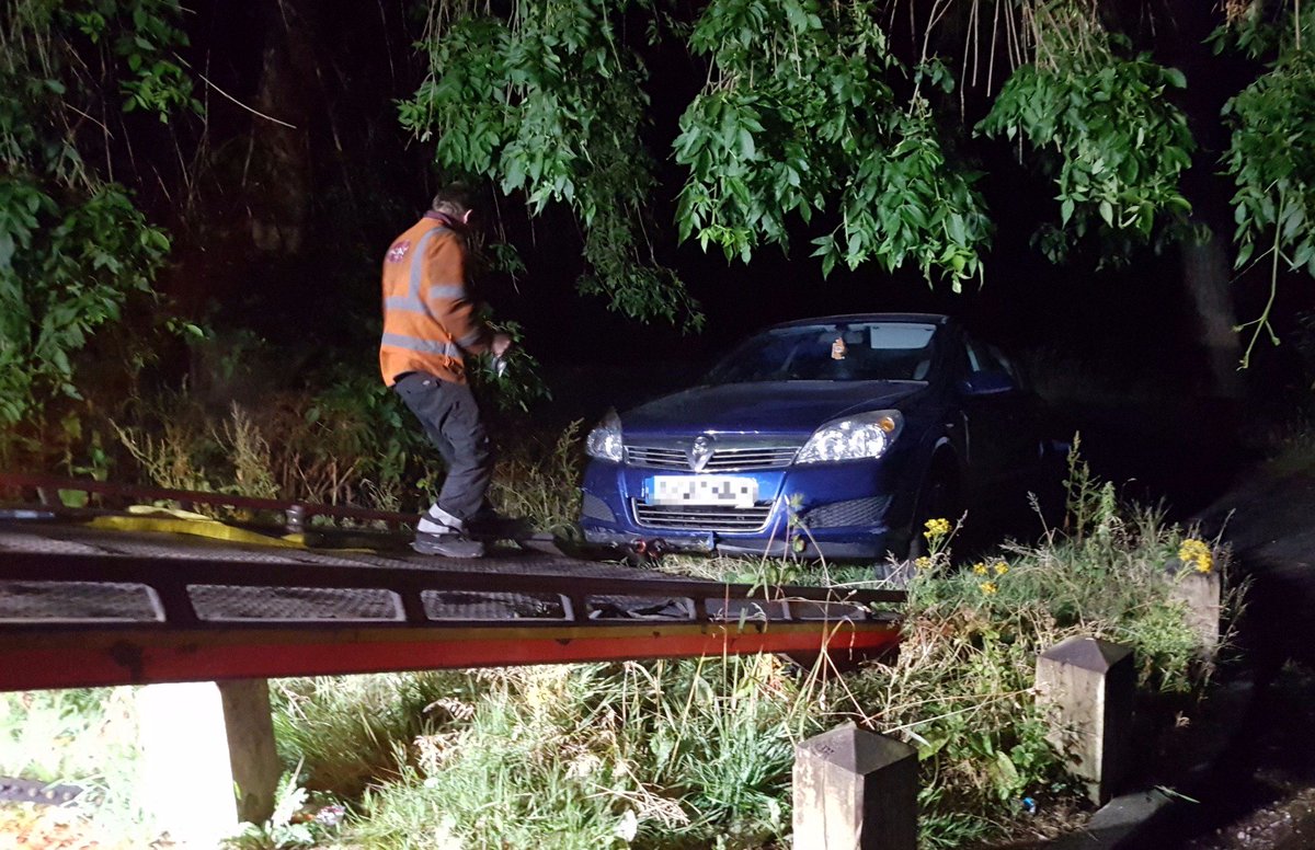 LancsPolDogUnit's tweet photo. This car failed to stop for #T5dogs @LancsTacOps in Burnley last night. The good news is we found it abandoned a short time later and now have it in our possession. We look forward to speaking with the driver tonight. π https://t.co/LYJUlSYtYw