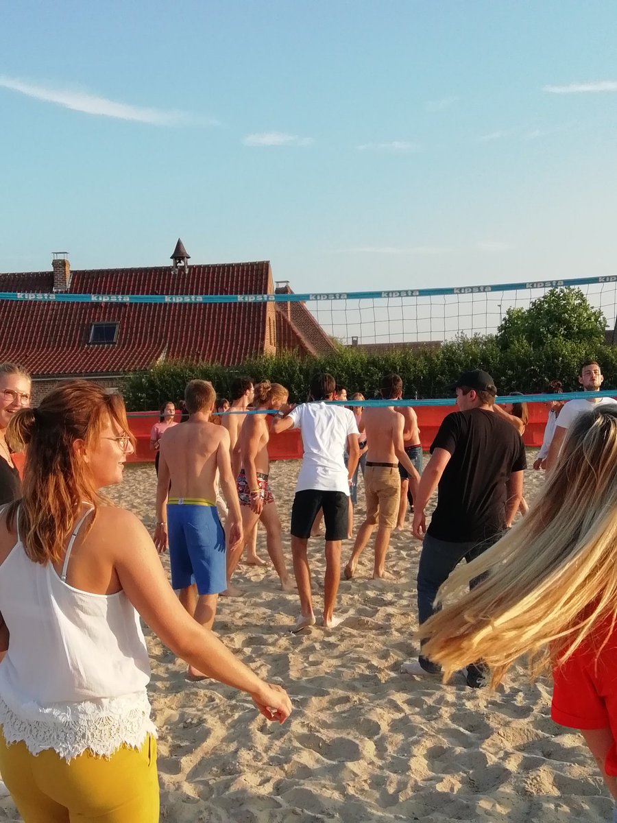 L'USC, organisateur du Beer-Pong au @Bathrobes_Pyre !