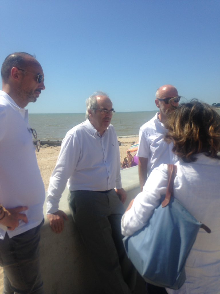 YHaury44's tweet photo. 🌊Fin de la journée de délocalisation pour la #MIPClimat dans le #PaysdeRetz avec un dernier arrêt sur le front de mer des Moutiers-en-Retz réaménagé, avec les élus #Littoral https://t.co/AKqKNy7LfH