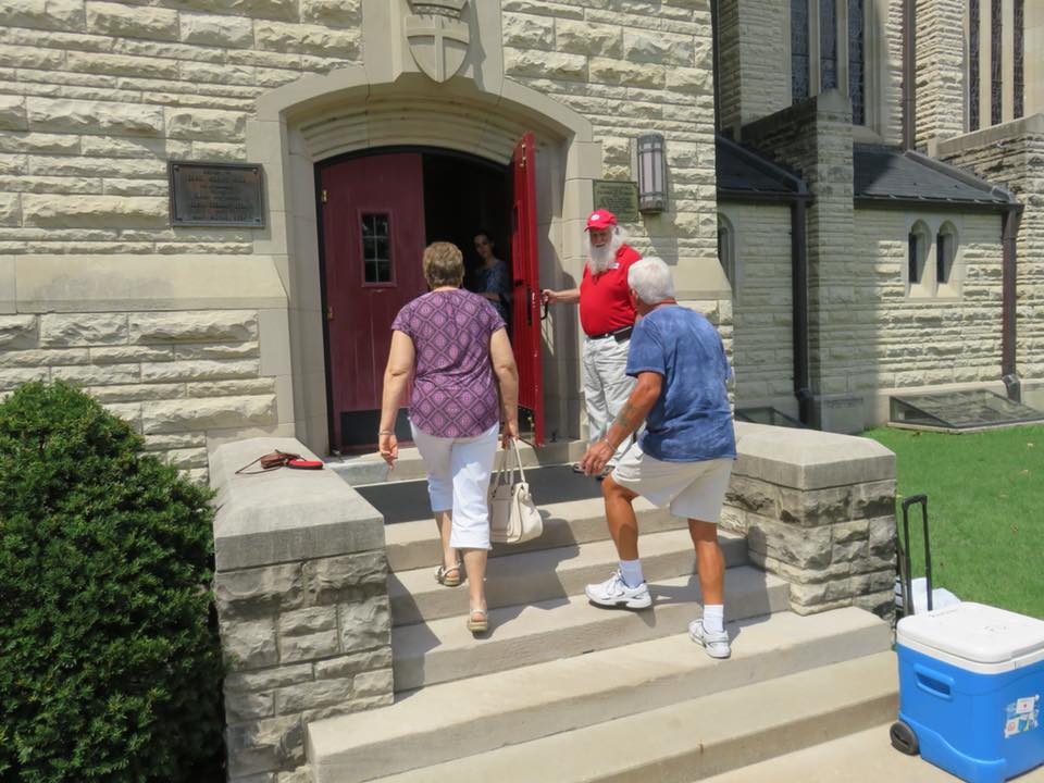RedCross's tweet photo. Our deepest sympathies go out to all who have been touched by last week’s tragic boating accident in Branson, Missouri. At memorial services this week, the Red Cross is providing comfort and support to first responders and loved ones who've suffered such great loss. https://t.co/0lhrBVKUuf