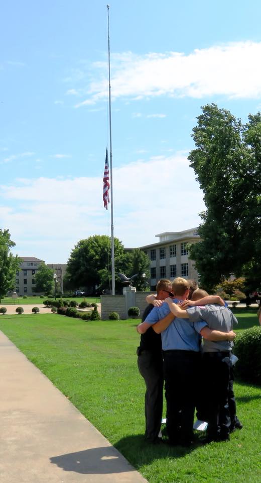 RedCross's tweet photo. Our deepest sympathies go out to all who have been touched by last week’s tragic boating accident in Branson, Missouri. At memorial services this week, the Red Cross is providing comfort and support to first responders and loved ones who've suffered such great loss. https://t.co/0lhrBVKUuf