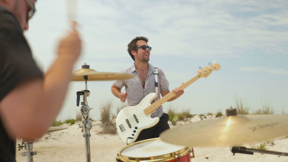 PRSNAofficial's tweet photo. Let’s drop everything and hit the beach. New Music &amp; Video 7.27.2018 #Persona #ZinRecords #RoguePlanetMastering #JamesMorano #DefendPopPunk #PopPunk #Summer https://t.co/XmwoiqFEYP
