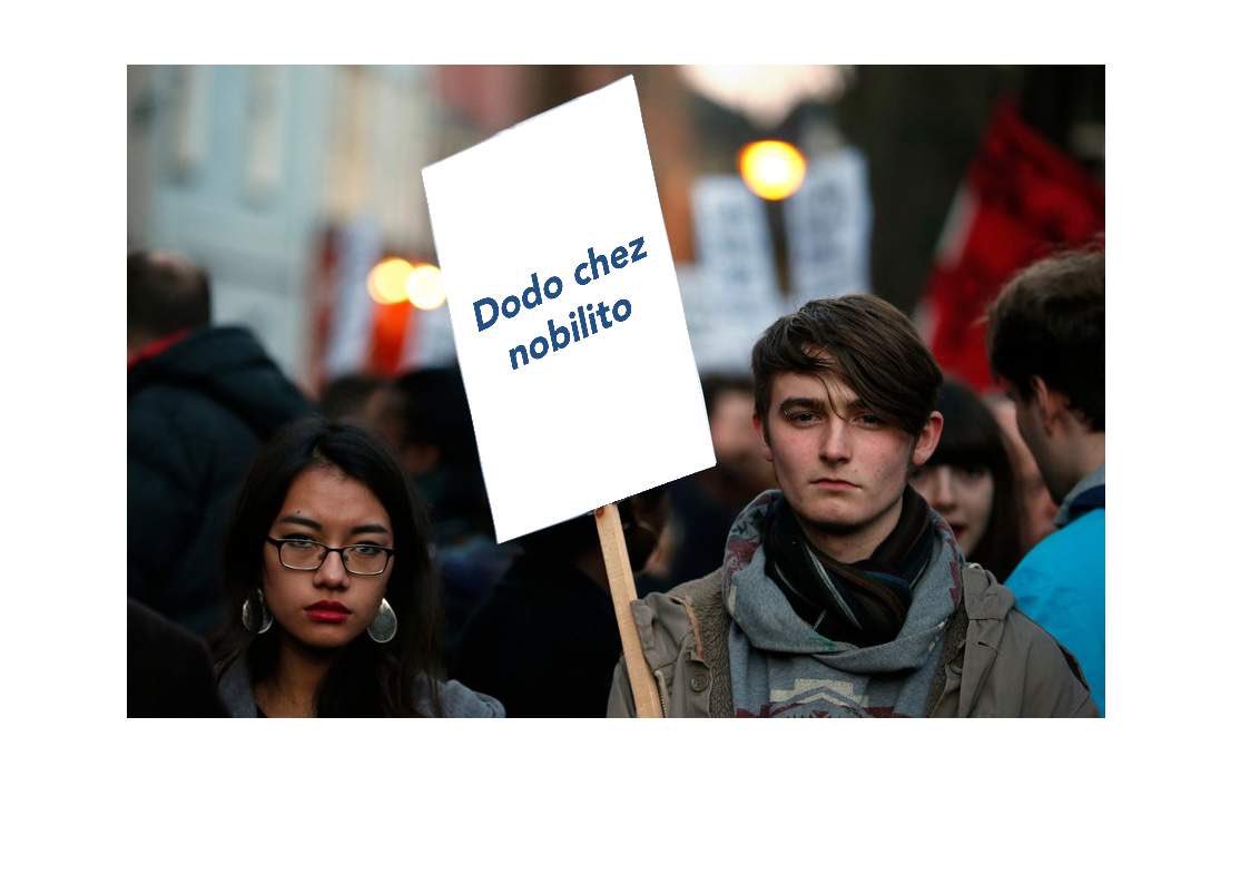 momoswag49's tweet photo. 📣📣FLASH SPÉCIAL📣📣
Alors qu’une vague de tweets enflamme la Twittosphère pour le soutien de @DorianeDty, des manifestants se sont rendus devant les locaux de @nobilito avec pour seul objectif de retrouver « Dodo chez Nobilito » #DorianeVeutTropVenir #NobiPeople #FlashInfo https://t.co/L0fzrzeMsi