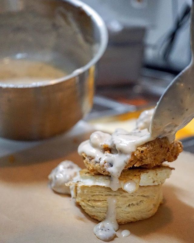 Division3Eats's tweet photo. D3 Chicken Fried Steak biscuit sandwich with our sausage gravy
#Division3eats #Hollywood #ChickenFriedSteak #Biscuit #Breakfast #Sandwich #BiscuitLyfe #BTS #Curbside #CurbsideService #PhoneIn #ParkingSucks #NoMoreParkingProblems
For curbside service, Mo⦠https://t.co/FH2zlr7Atw https://t.co/JQPHxeODeT
