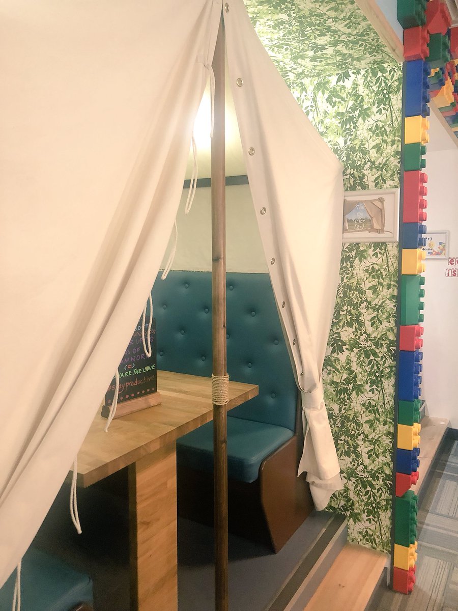 thebristolmag's tweet image. We’ve enjoyed trying out @DeskLodge today as part of the @Smarter_Working initiative – it’s a great, creative space, there’s unlimited coffee ☕️ and everyone is so helpful 👍🏼 #21stcenturycity #smarterworkinginitiative