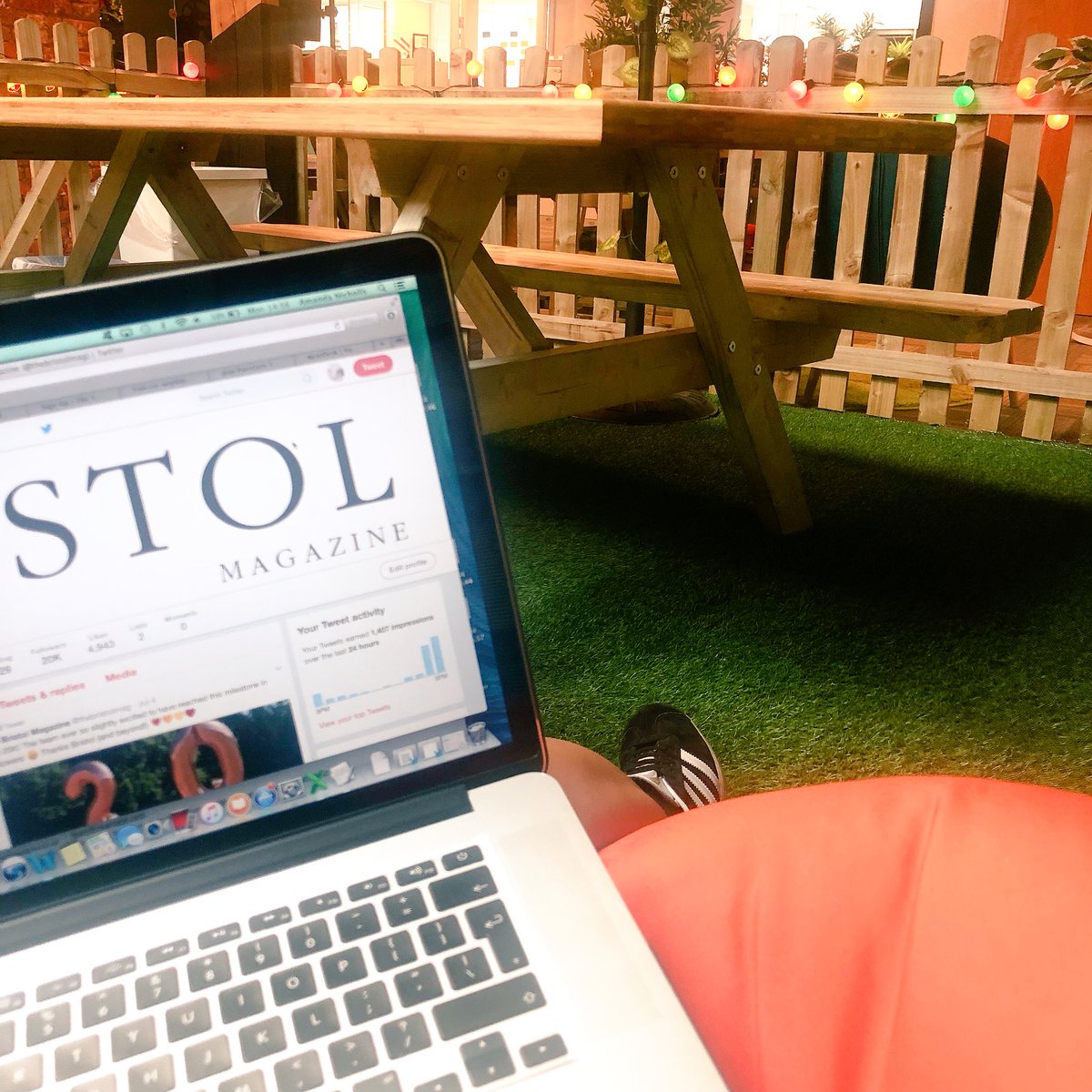 thebristolmag's tweet image. We’ve enjoyed trying out @DeskLodge today as part of the @Smarter_Working initiative – it’s a great, creative space, there’s unlimited coffee ☕️ and everyone is so helpful 👍🏼 #21stcenturycity #smarterworkinginitiative