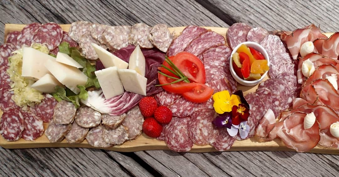 azienda_ritorno's tweet photo. Avete un certo languorino? Venite a trovarci e provate il nostro #aperitivo con #taglieri e molto altro 😋
#aziendaagricolailritorno #trentino #sanlorenzodorsino # visittrentino #bio #biologico #biodinamico https://t.co/trNZzSvTSR