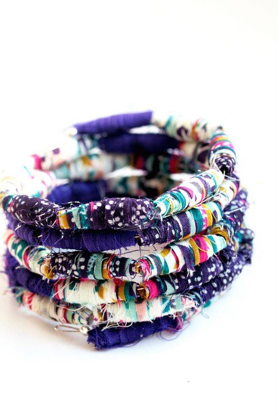 gmanualidades's tweet photo. Al lunes hay que llenarlo de accesorios DIY ¡para lucir en nuestra próxima salida! Y estas propuestas de pulseras son de los más lindas ¡amo ver toda la clase de materiales que usan! 😊😊💗💗 https://t.co/KXFHLXzedP https://t.co/WPaedamMQp
