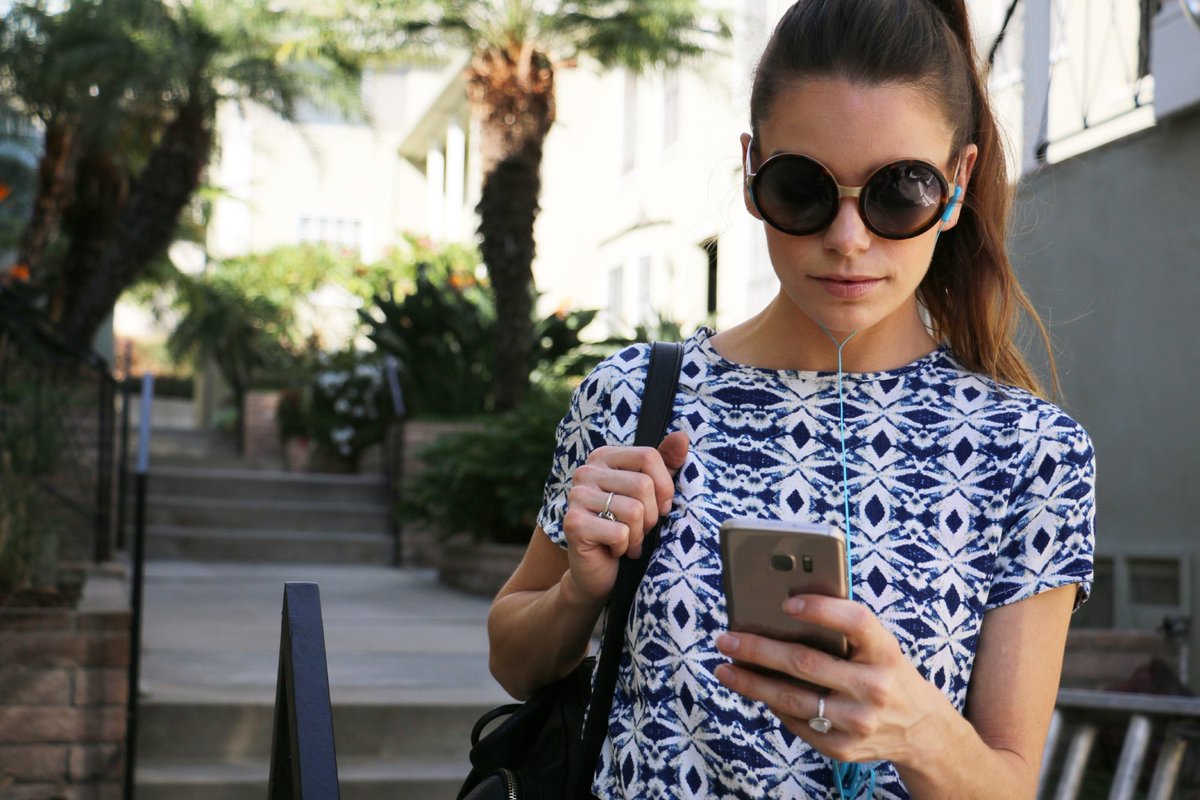 What song is getting you through this Monday? #MusicMonday #MondayMotivation

Download NextRadio now for #FREE: hubs.ly/H0d45DV0