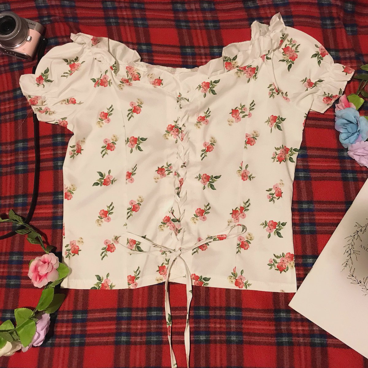 _chichushop's tweet photo. 🌈 chichushop #พร้อมส่ง ☁️

เสื้อปาดไหล่ลายดอก🌺 ราคา 290฿

สั่งสินค้าได้ที่ DM ร้าน #chichureview https://t.co/PuqIABNpqq