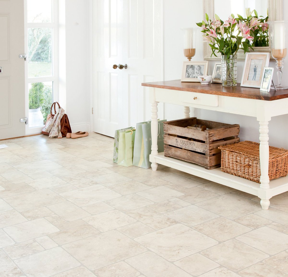 Explore our #vinyl range for a cooler feel on these hot summer days ☀️ abingdonflooring.co.uk/range/softstep/ #Heatwaveuk #flooring #homedecor #interiordesign #lifestyle