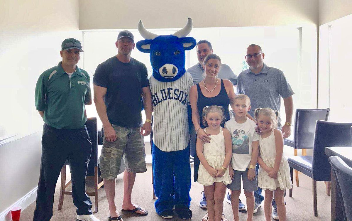 PointParkSports's tweet photo. Great to see the guys from 1998 @PPUBaseball getting together this past weekend for a 20-year reunion of their ‘98 @NAIAWorldSeries team!That year got the Pioneers back to the WS and made it 10 appearances in a 25-year period @NAIABall #pointparkbaseball98 #Tradition https://t.co/7AxIBh5Pyq