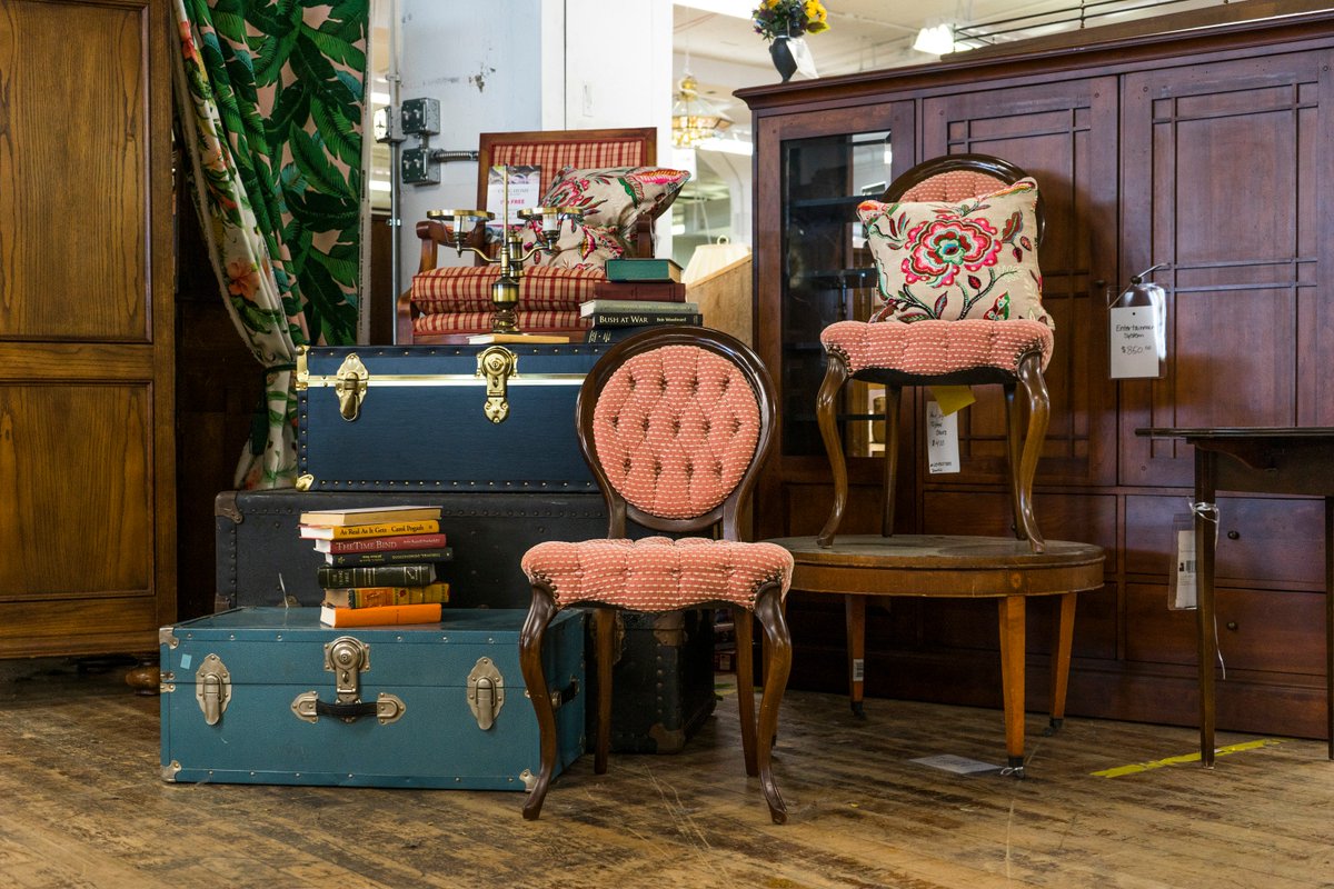 VntgHome's tweet photo. Monday means a fresh #vintage delivery! Want first dibs? Shop our marketplace before they're gone! https://t.co/ZQIkO4bacX https://t.co/lsp1QEvGFh