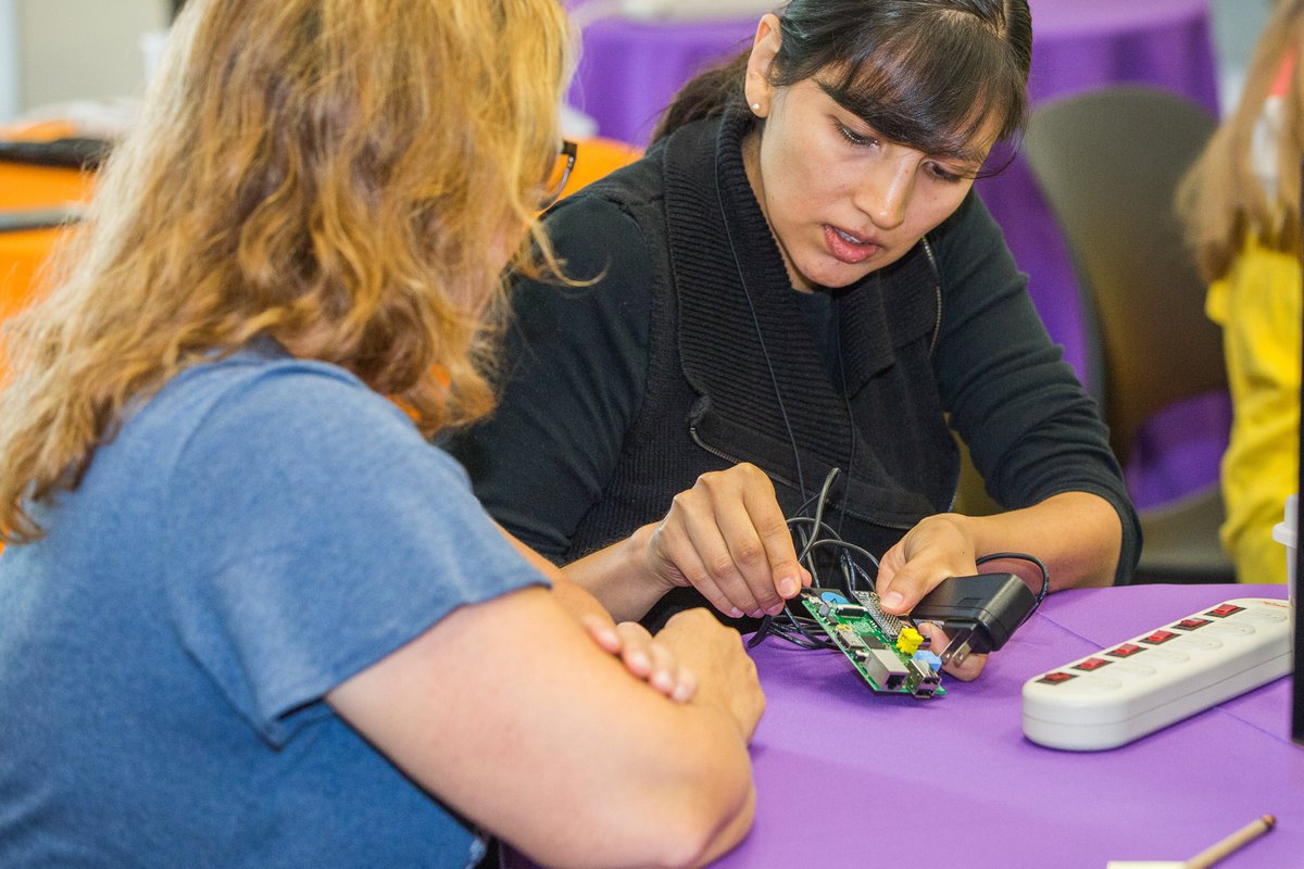 ComputerHistory's tweet image. Calling all #Educators!  August 11th we&apos;ll be hosting a special edition of Design_Code_Build for Educators. The event welcomes classroom &amp;amp; community educators to a fun-filled day exploring cross-curricular applications of computer programming concepts.  bit.ly/2Luj3yX