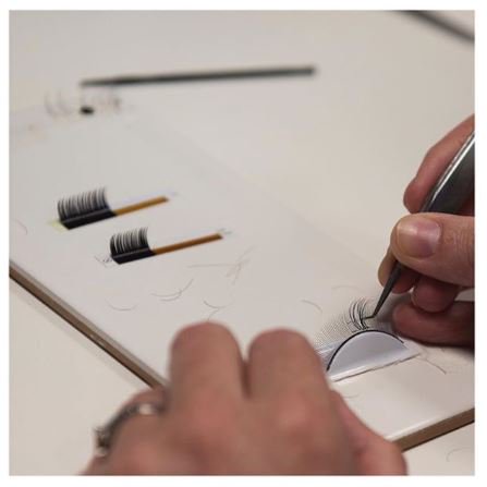 EyelashEmporium's tweet photo. There are limited places left on our Bridging &amp; Styling Workshop in Birmingham with Leanne Harber. Don’t miss your chance to learn some new lashing skills from the best in the industry 🤓
#eyelashemporium #lashstyling #lashes #eyelashes #eyelashextensions  #lashtraining https://t.co/KyNj8wmOiP