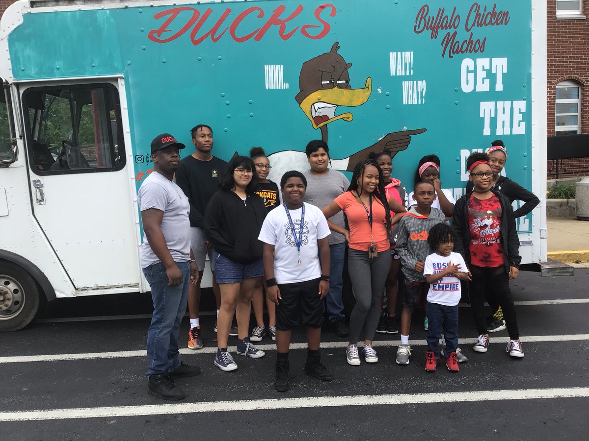 fcfstronglex's tweet photo. Thanks to Chef Duck for stopping by and cooking for us today 🤗 #foodtruck #chefduck #summercamp #kids #youth #stronglex #sharethelex https://t.co/AQOHh8miTL
