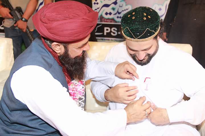 SarwatEjaz's tweet photo. اہلسنت کے عظیم سلسلے کاظمی فیروزی سلسلے کے جانشین صاحبزادہ سید عثمان شاہ کاظمی فیروزی, مریدین و محبین سمیت NA-253 مرکزی الیکشن آفس پر تشریف لائے،
محبت و عقیدت کا اظہار فرمایا
پاکستان سنی تحریک کے امیدواروں کی حمایت کا اعلان
#Vote4Tablelamp #WatanParastPST https://t.co/ZOph5RKbbl