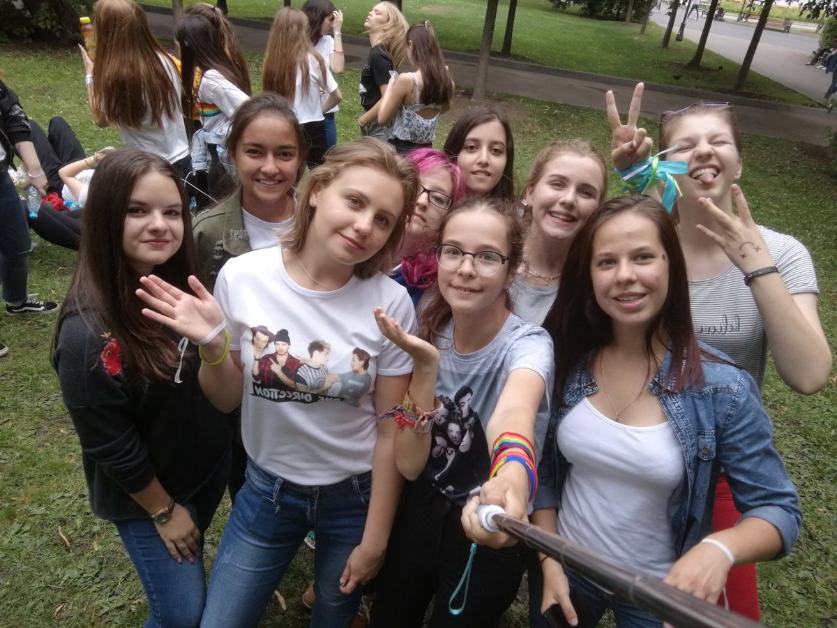 kevin281D's tweet image. ловите фотки #8thYearsOfOneDirection