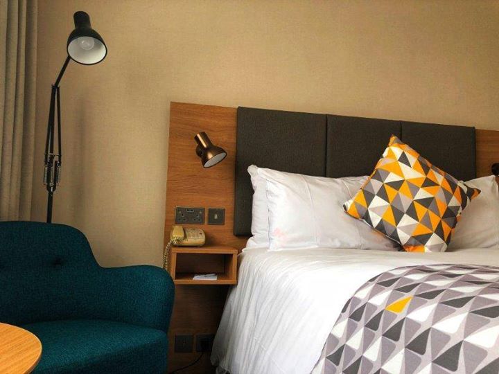 Are you visiting #Coventry? 
Why not come and stay in our newly #refurbished rooms.
Enhance your comfort, enjoyment and overall experience during your getaway to Coventry.  👉 bit.ly/2IuRROU

#Hotel #HolidayInn