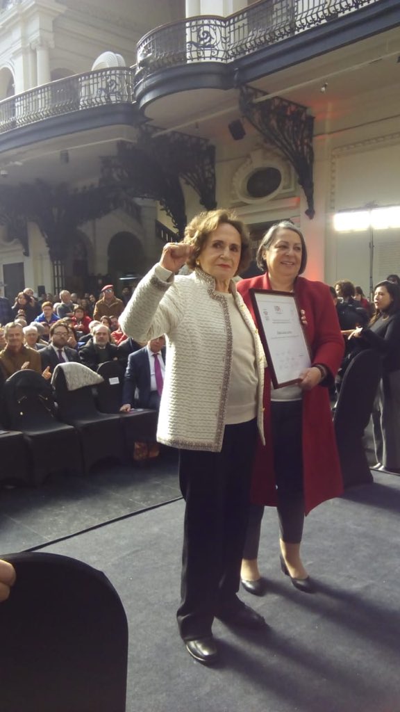 C_CoSeCh's tweet photo. Nuestra compañera Icha Mateluna asiste a “...la emotiva entrega del premio a una luchadora incansable por los DDHH ...tanto le debemos a la Sra. Fabiola Letelier!!” Ceremonia del premio #DDHH2018 otorgado por el @inddhh https://t.co/gVLB1E3GjF