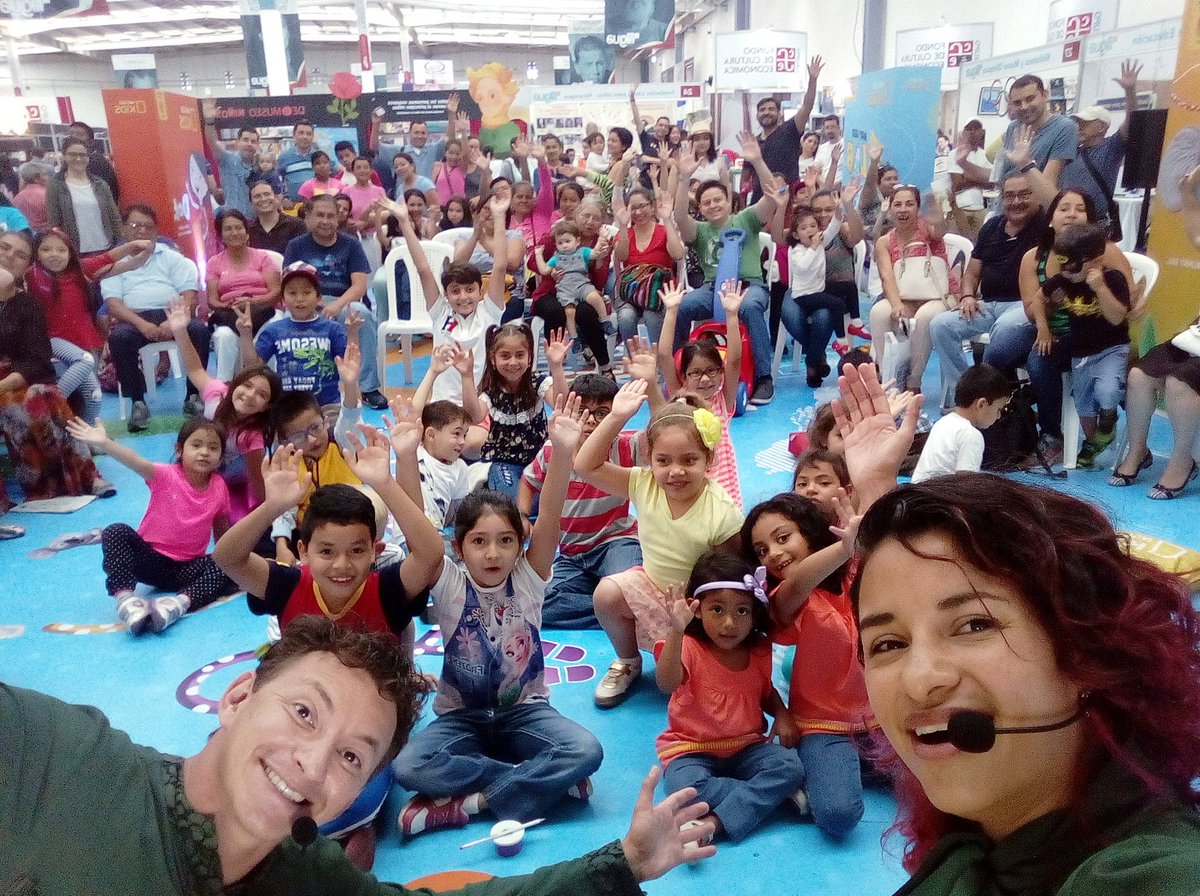 CuentosyTalento's tweet photo. Gracias familias hermosas que asistieron a las presentaciones de #CajadeHistorias en @FILGuatemala 🎉📚💜🙌🙌✨ #cuentosytalentos https://t.co/BFHaeYGyTl