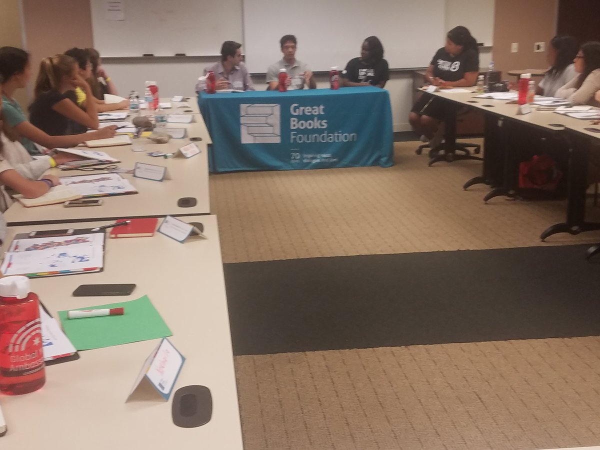 ChiSisterCities's tweet image. #GlobalYouth talks youth activism &amp;amp; tools for organizing for change with @gatheractivism @MarleyRosario @ALongWalkHome #Marchforourlives