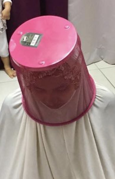 TengkuShukran's tweet photo. Ya Allah anak ! terkejut ayahnya mati-mati ingat ibu kau dah tukar mazhab lain, rupanya keja kau . Kesian ibu woi😂 https://t.co/ypq69onEz7