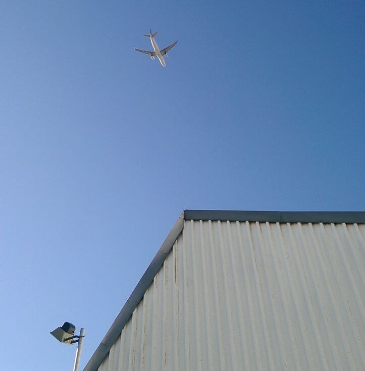 EcoMobileSA's tweet photo. our view every weekend while on-site thank you @capetownairport #loveplanes #yeswewave #theygetupclose #capetown https://t.co/lQplF9Uwhl