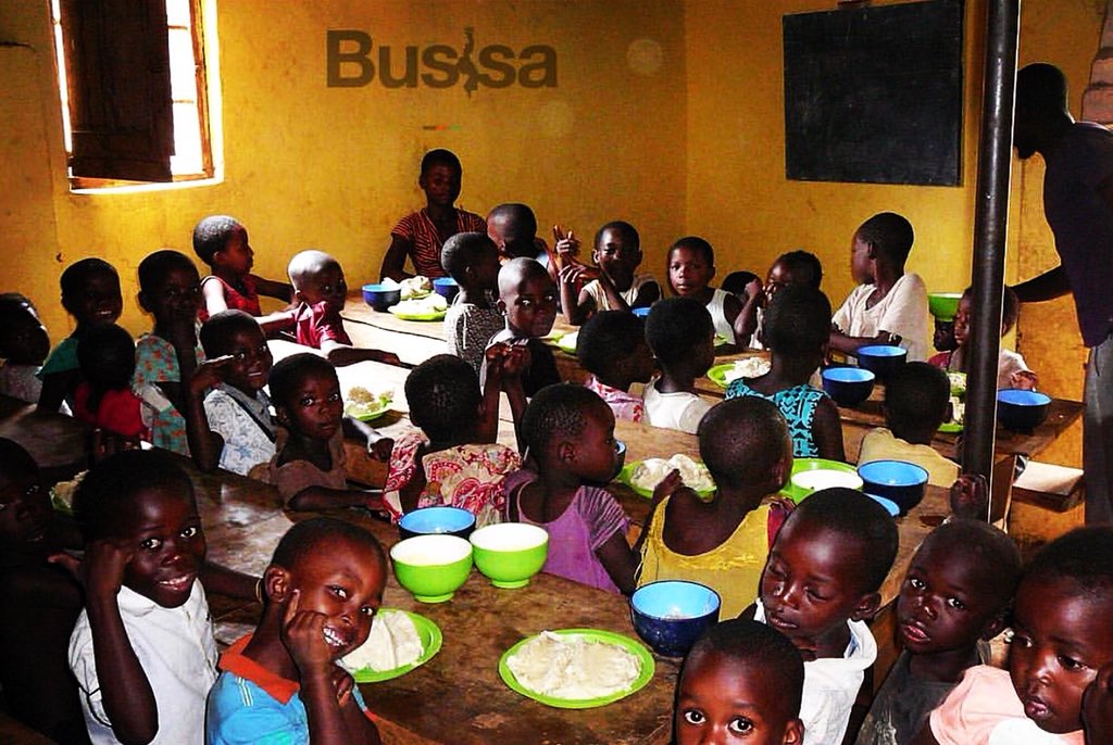 LucilleWillis_'s tweet photo. ππΌππΌ Help me give a hand to Ayesha Ogle who is making a difference through @Busisa_org feeding & clothing children in Malawi Africa. Busisa also feeds the homeless in Los Angeles. For more information, visit https://t.co/3keTyOmGbt. β€οΈβ€οΈ #Busisa #feedthechildren https://t.co/KKj47KiU2h