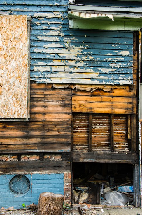 DetroitAudioLab's tweet image. With our Detroit-based partner, Architectural Salvage Warehouse of Detroit (ASWD), we salvage wood from blighted homes slated for demolition. ASWD reclaims 90% of the materials from these properties, keeping value and jobs in Detroit.