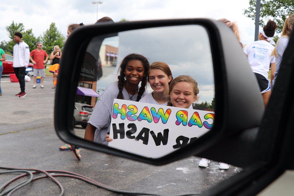 eastern2019's tweet photo. Volleyball car wash!!! 7/21 #ehs19 https://t.co/xJPDmEcNCY