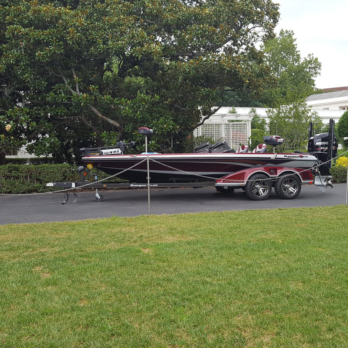 We're excited to represent the state of Arkansas at today's Made In America Product Showcase at the White House. Special thanks to Brian Lancaster with Mare, Inc. for delivering the Z521L Icon to the event.  #MadeInArkansas #MadeInAmerica