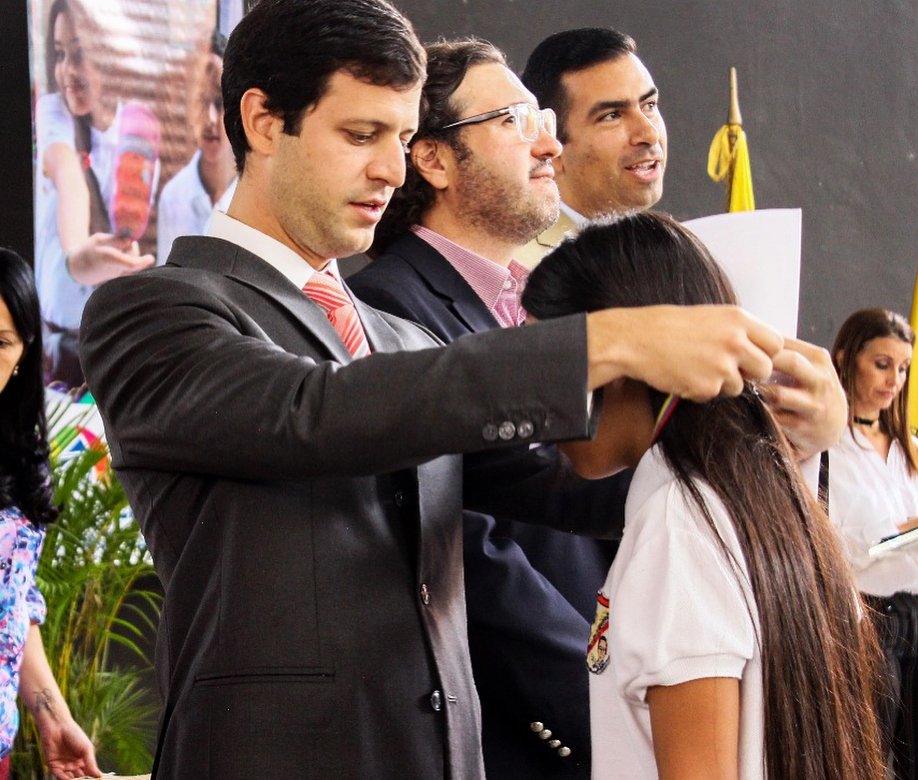 eliasayegh's tweet image. El #PremioALaExcelenciaAcademica es un reconocimiento para motivar y enaltecer el esfuerzo cada uno de los estudiantes de nuestro Municipio #ElHatillo.- goo.gl/CU3UGt