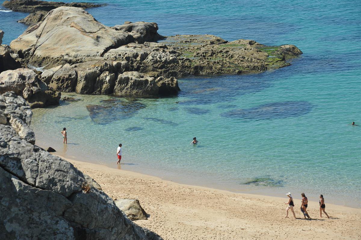 RinconesGlobo's tweet photo. Zahara de los Atunes, pueblo marinero en el municipio gaditano de #Barbate, es el núcleo más importante de la costa de Cádiz en la pesca del atún con almadrabas y lugar muy animado en temporada estival, sobre todo en sus famosos chiringuitos. https://t.co/vTN2CVZw9N