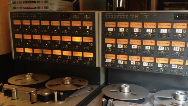 RemRecNet's tweet image. THE TIMES THEY ARE A-CHANGIN' - BOB DYLAN 1964
Part 1
In the 'good old days' (the last time was in 2012), when we recorded superstars…on our favourite medium of analogue tape, we needed a big truck, lots of diesel, a huge mixing console, large crew and big budgets.