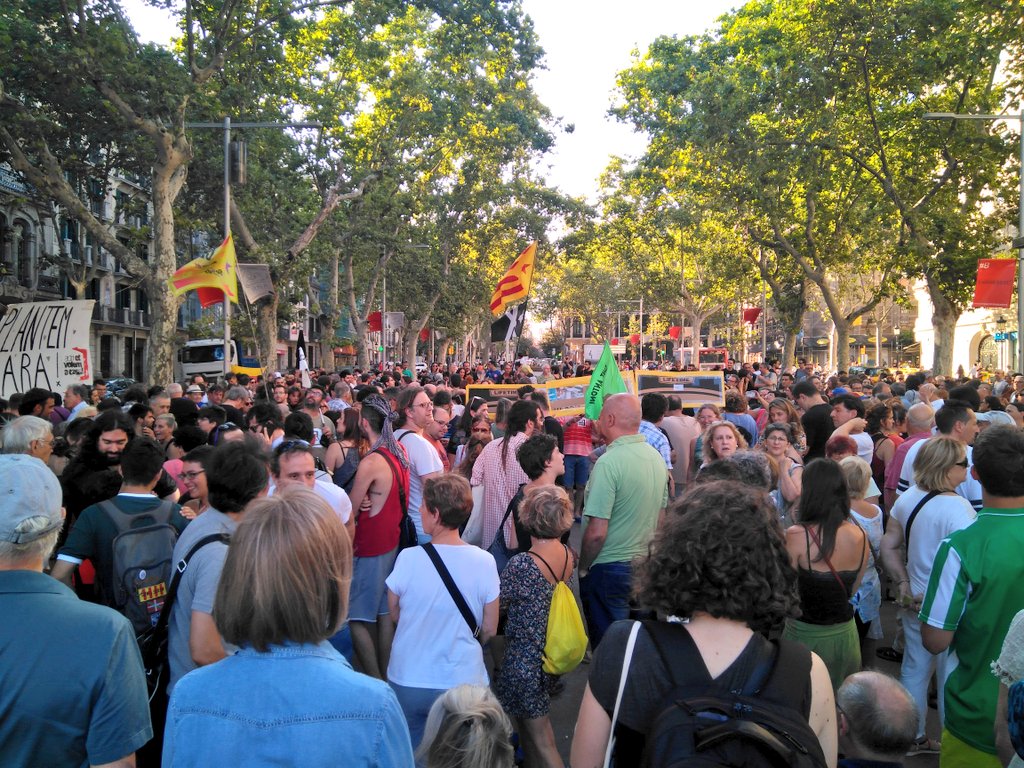 VidalAragones's tweet image. Es llegeix el manifest de suport a l'Adrià i es recorda que la repressió la patim de tots els cossos policials.

No pararem fins que tinguem a les preses, exiliades i confinades lliures i als carrers!

Escolta Adri et volem a casa!