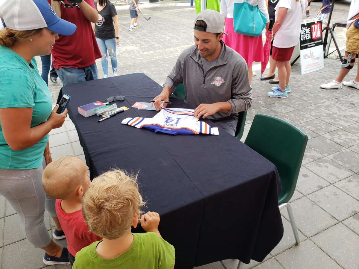 Kraft Hockeyville tweet media