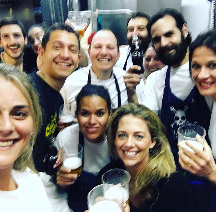 TabernaM's tweet photo. Felicidades por sus bonitos 40 años a la manager más molona del planeta marino! @MartaGiron_
Gracias por tu simpatía, naturalidad, ganas, efectividad, motivación, diversión y sobre todo COMPLICIDAD. Haces nuestros días mejores!
#latabernadelchefdelmar #ourmanagerrocks https://t.co/eeFrDpStVA
