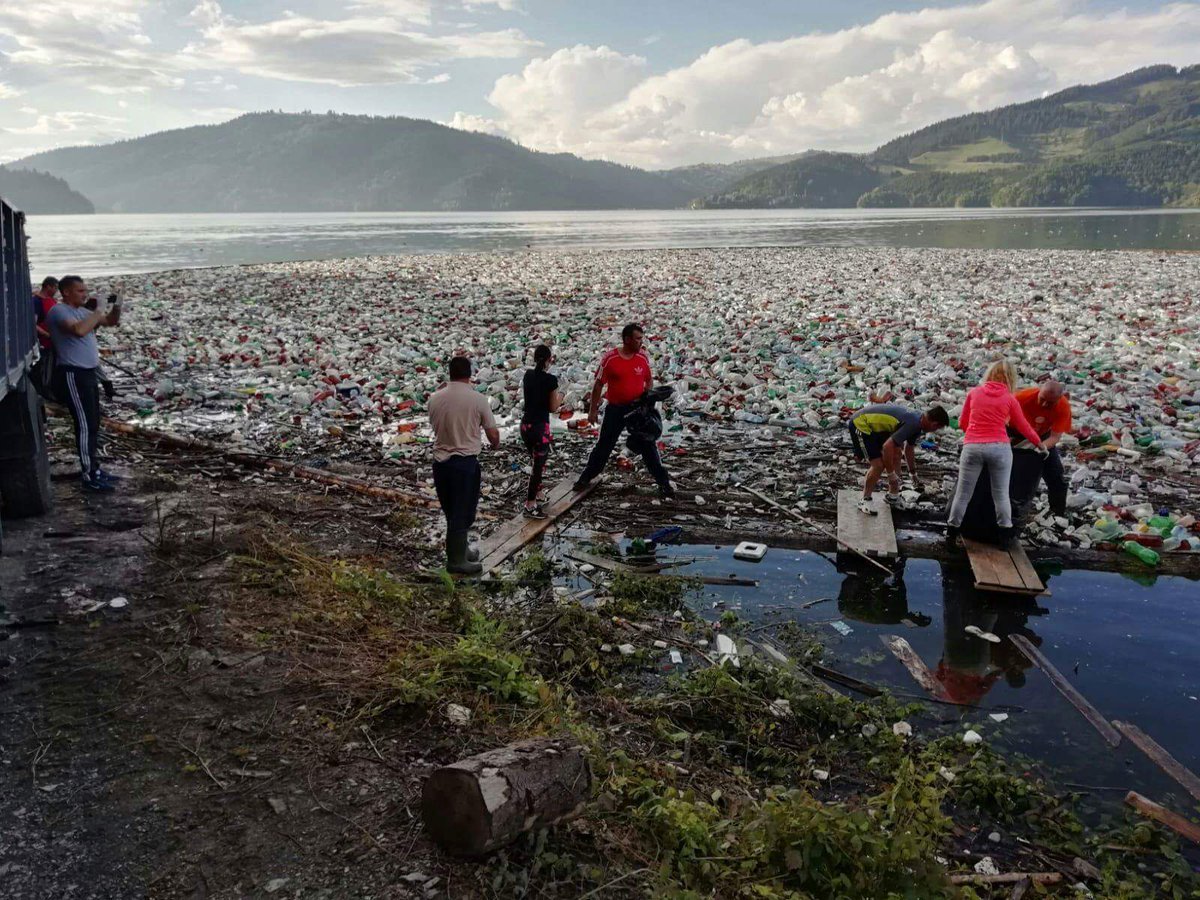 adelutzum's tweet image. A giant patch of #PlasticGarbage after flooding in #Romania, Lake Izvorul Muntelui. 😟 Wake up, people! It's time to change our #PlasticHabits now! #PlasticPollution @PlasticPollutes
Photos: #ISUNeamt
