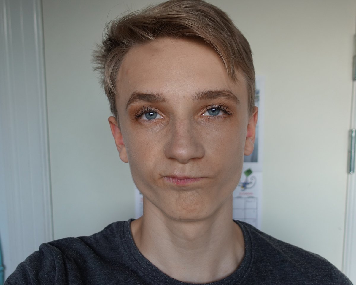 Spyplant's tweet photo. Sååå, min søster som i måske kender fra min kanal, overtalte mig til at lægge makeup på mig... Gør det aldrig igen. https://t.co/itfuGToIel