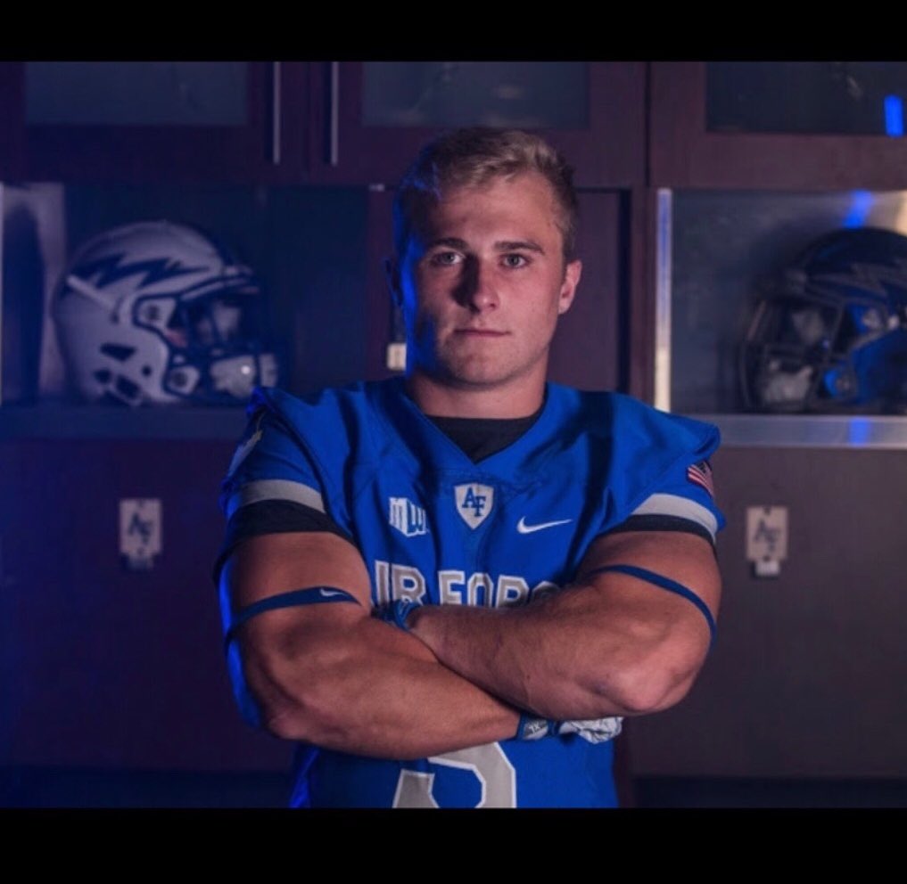 Brad27_27's tweet photo. COMMITTED! 🔵⚪️ #BoltBrotherhood https://t.co/JkZu4BgACe