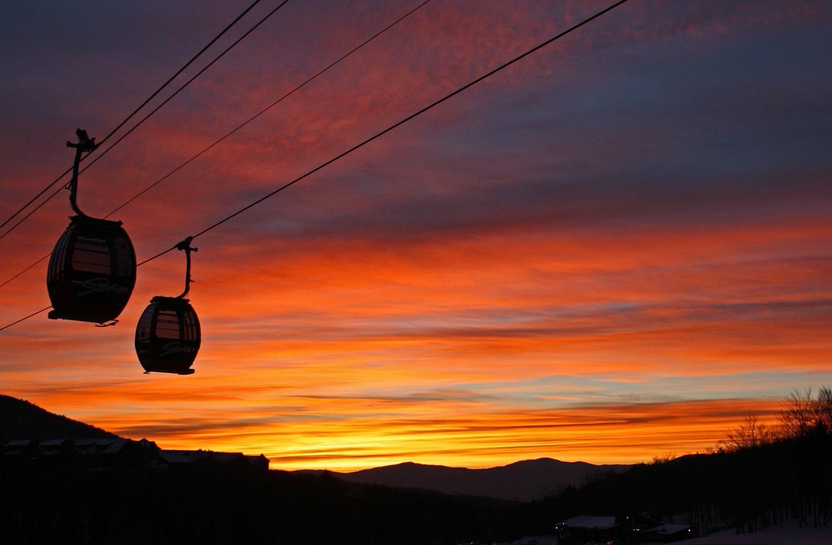 StoweMtResort's tweet photo. Treat yourself to an unforgettable dining experience this Friday at our Cliff House Summit Series Dinner. Six courses of mouthwatering Caribbean cuisine is on the menu along with craft beer options to enhance the flavor. Evening Gondola SkyRide is included. #stowesummer #stowemt https://t.co/Do0CbvjvKU