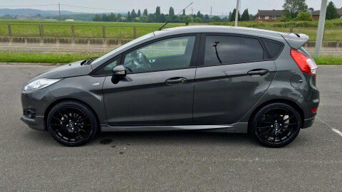 foxalloywheels's tweet photo. ➡️FX004
📏14” 15” 16” 17” 18” 19”
🎨 Silver &amp; Black
⚠️Colour coded centre decals available

#FordNation #FordPerformance #Ford #fiesta https://t.co/lVhfZNwyxp