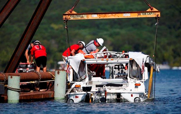 Duck boat that sank in deadly accident is raised from lake  ottawamatters.com/world-news/duc… https://t.co/6LloIsGCFM