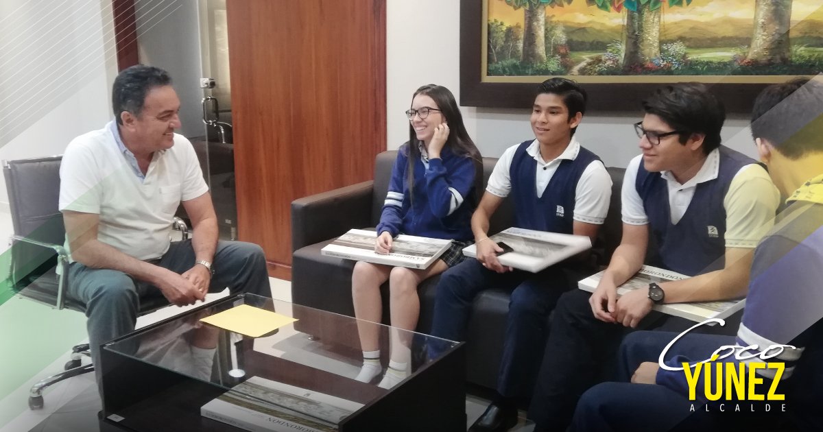 CocoYunez_6's tweet photo. Recibí la grata visita del Consejo Estudiantil del IPAC para invitarme a una entrevista radial y a un foro que están organizando. Con mucho gusto asistiré, siempre es bueno compartir experiencias con jóvenes y visitar el colegio donde me eduqué. Gracias por la invitación. https://t.co/BjLalmWxFq