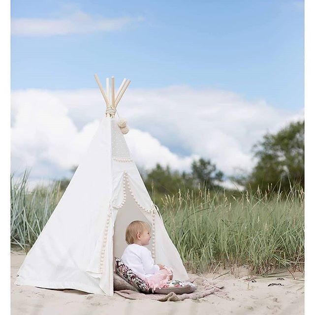 Somewhere in Kansas... OK, just kidding😜 It's our beautiful and nostalgic Lithuanian beach ⛱ which reminds me of the legendary film #wizardofoz and a little girl Dorothy. Have an adventurous summer week!  Handmade teepees by Etsy seller @minicamp.lt
… ift.tt/2Ky53mo