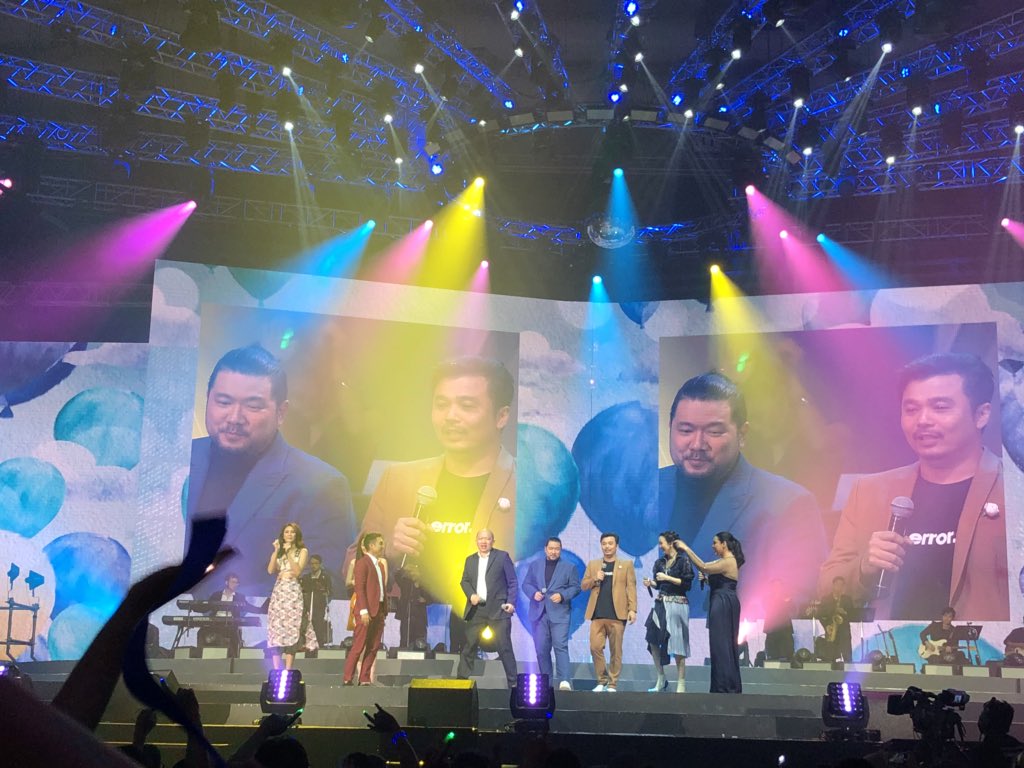 tinyth3rd_T4BU's tweet photo. หนู่ถ่ายติดพี่แค่นี้คร่า แหะๆ 😝@bayfridoy
#BOYdKO50th2SimplifiedTheConcert
#SimplifiedTheConcert https://t.co/d3qInvAZHJ