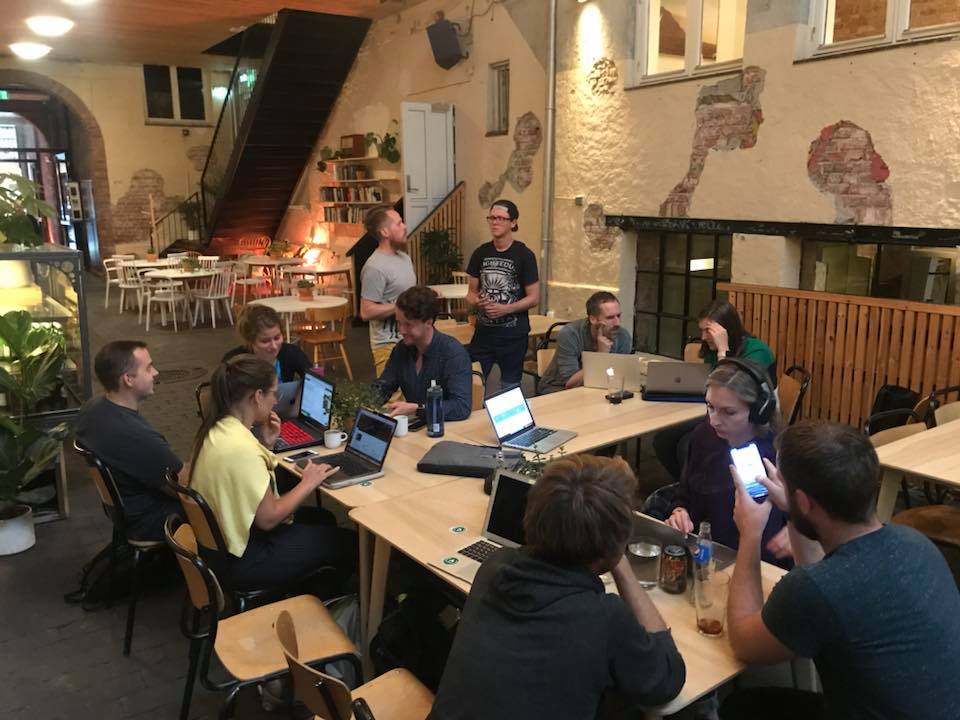 freeCodeCampOSL's tweet image. If you want to learn to code, but don&apos;t know where to start or you struggle with maintaining the momentum during your journey, joining your local #freeCodeCamp community is a turbo booster. Here&apos;s ours! 💻☕️ #CoffeeAndCode #Oslo @freeCodeCamp #html #css #js #webdev #coding